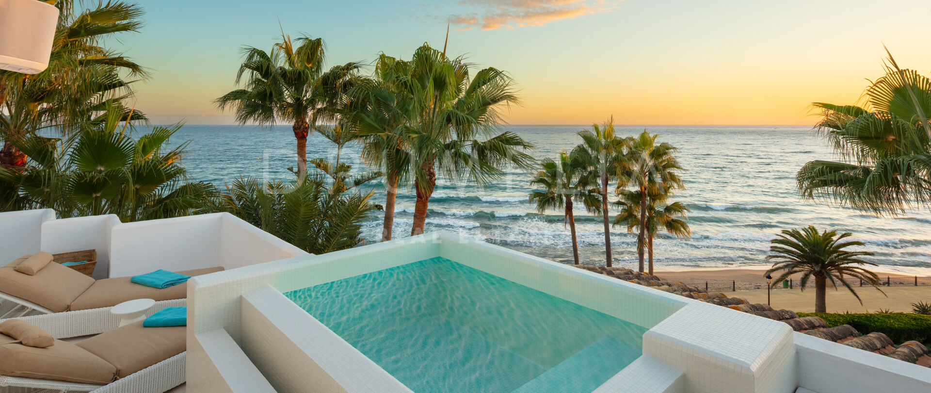 Palmetto - “Wow” Beachfront Duplex Penthouse, Marina de Puente Romano, Golden Mile, Marbella