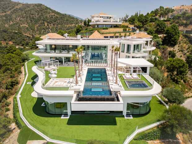 Villa Enso - Gloednieuw buitengewoon modern herenhuis Villa Enso in La Zagaleta, Benahavis.