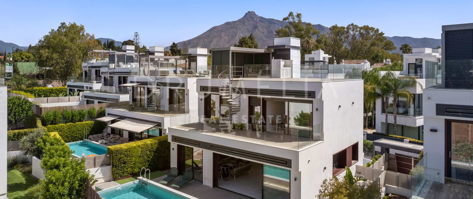 Stilvolle zeitgenössische Villa am Strand mit Meerblick, Goldene Meile, Marbella