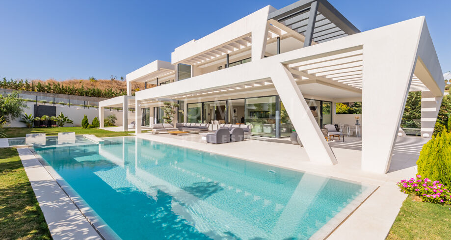 Uitstekende nieuwe op maat gemaakte moderne luxe villa in Haza del Conde, Nueva Andalucía