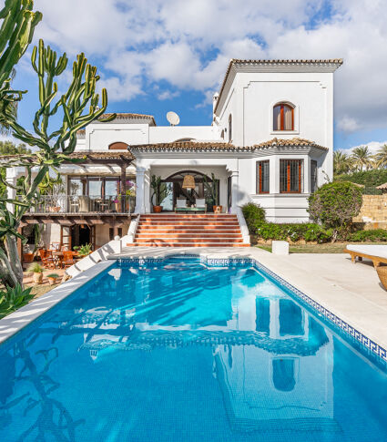 Villa for salg i Nueva Andalucia, Marbella (Alle)