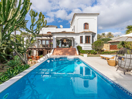 Charming, Full of Character Luxury House of Traditional Style in Nueva Andalucía