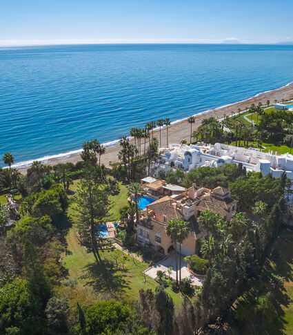 Boende vid stranden: 8-sovrum och panoramautsikt över havet med direkt tillgång till stranden i Hacienda Beach- Estepona