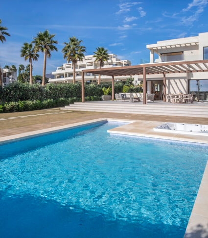 Vivre dans le luxe en bord de mer : Villa de 4 chambres avec vue panoramique sur la mer et accès direct à la plage - Velaya, Estepona