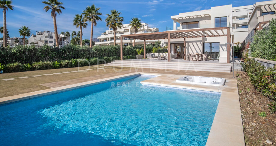 Luxe wonen aan het strand: Villa met 4 slaapkamers en panoramisch zeezicht met directe toegang tot het strand - Velaya, Estepona