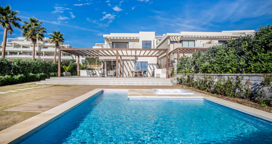 Luxe wonen aan het strand: Villa met 4 slaapkamers en panoramisch zeezicht met directe toegang tot het strand - Velaya, Estepona