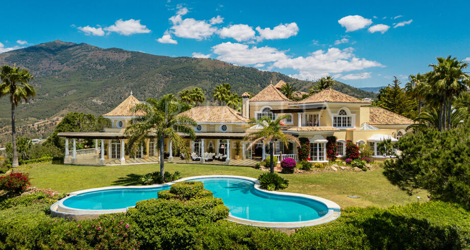 Elegante Toscaanse Villa met Panoramisch Zeezicht en Uitzicht op de Golfbaan in La Zagaleta, Benahavís