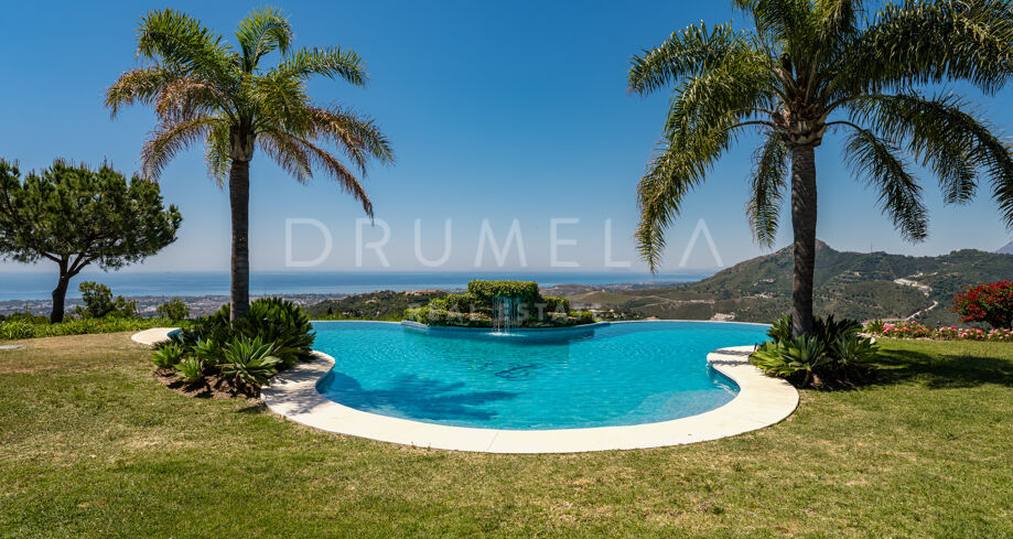 Elegante Toscaanse Villa met Panoramisch Zeezicht en Uitzicht op de Golfbaan in La Zagaleta, Benahavís