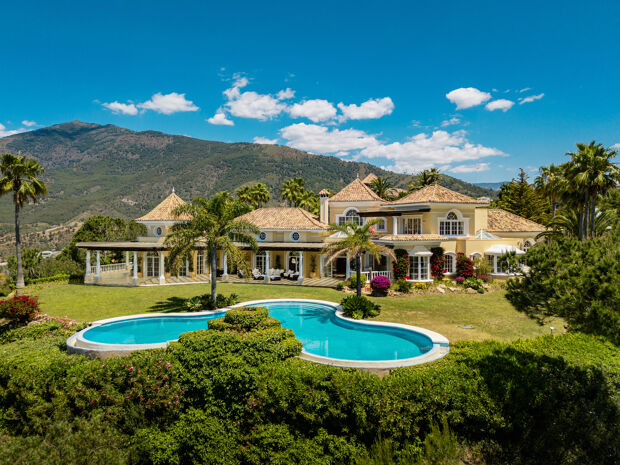 Elegante Villa im toskanischen Stil mit Panoramablick auf Meer und Golfplatz in La Zagaleta, Benahavís