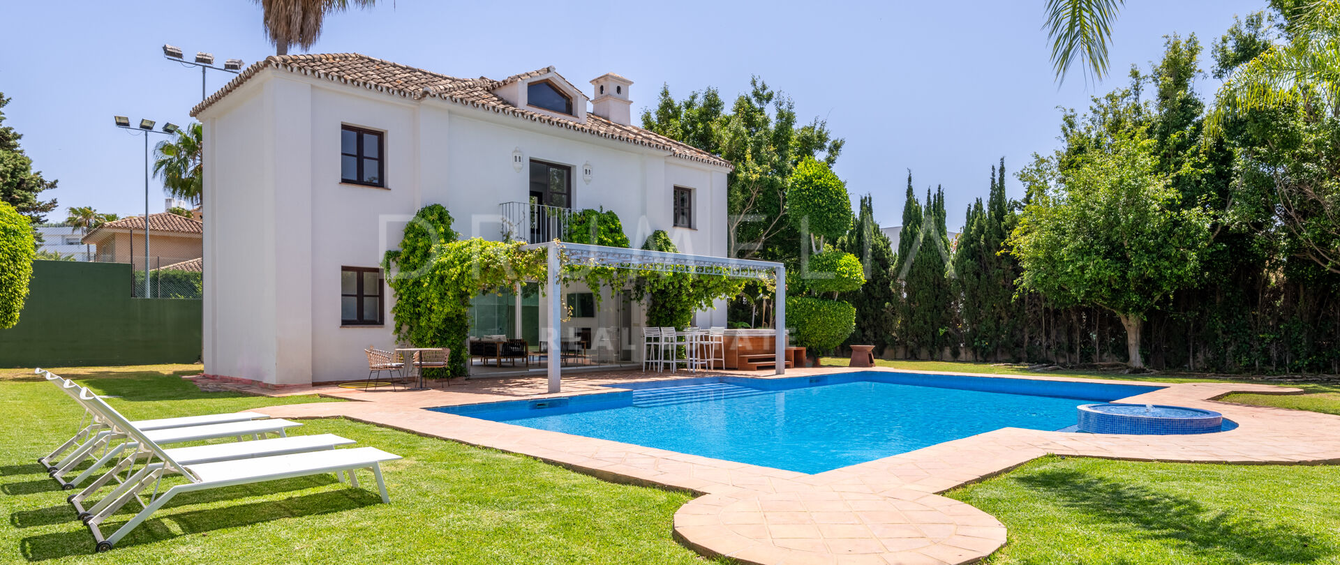 Magnifikt klassiskt medelhavs lyxhus i Guadalmina Baja, San Pedro de Alcantara, Marbella