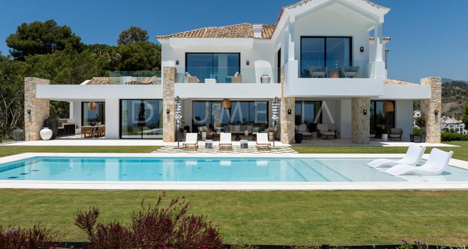 Unparalled Luxury: Brand-New 8-Bed Villa with Panoramic Sea Views in the Gated Community El Herrojo- Benahavis