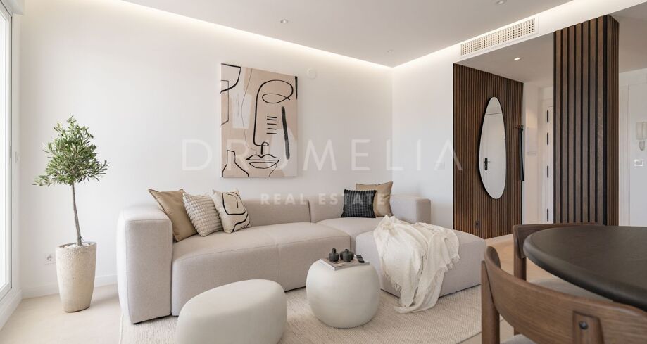 Newly Renovated Duplex Penthouse Within Walking Distance of All AmenitiesWelcome to this impressive three-bedroom duplex penthouse located in the heart of Nueva Andalucia's sought-after El Dorado urbanization.