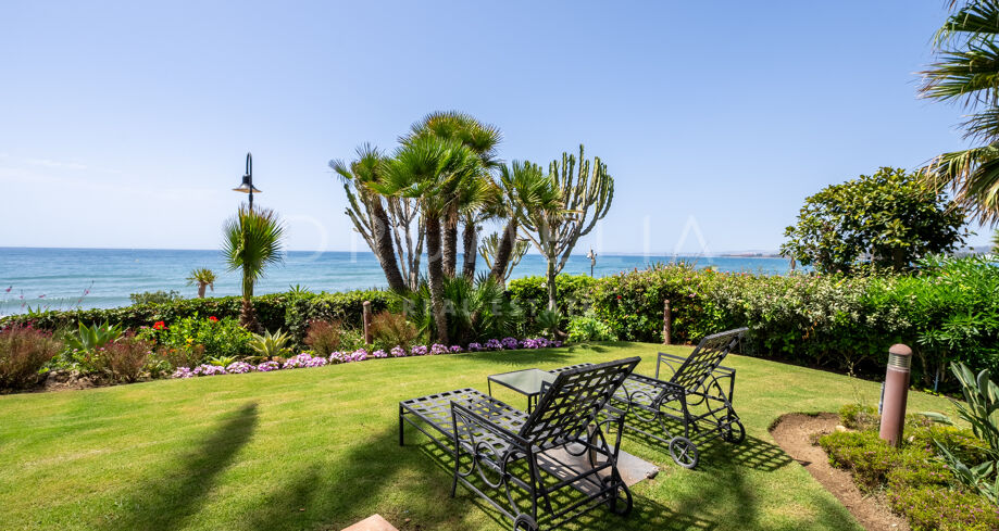 Elegantes Apartment am Meer in Menara Beach, Estepona