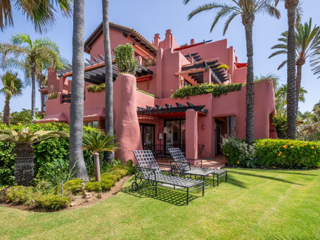 Elegant Beachfront Apartment in Menara Beach, Estepona