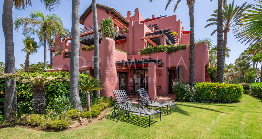 Elegantes Apartment am Meer in Menara Beach, Estepona