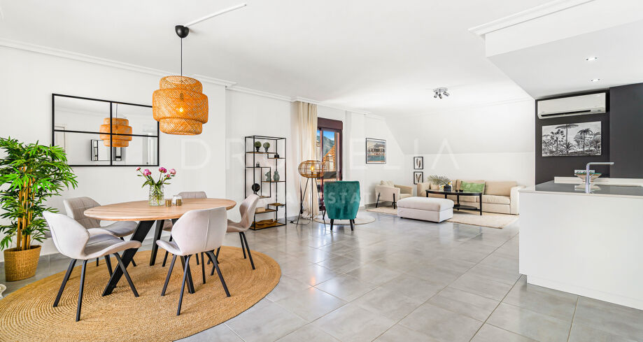 Atemberaubendes Duplex-Penthouse mit vier Schlafzimmern in La Maestranza, Nueva Andalucia, Marbella