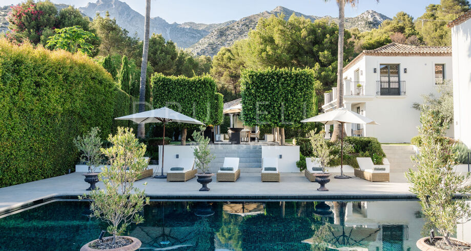 Lujosa Villa de 6 dormitorios en venta en Sierra Blanca, Marbella: Una mezcla de encanto andaluz y elegancia nórdica