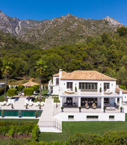 Lujosa Villa de 6 dormitorios en venta en Sierra Blanca, Marbella: Una mezcla de encanto andaluz y elegancia nórdica