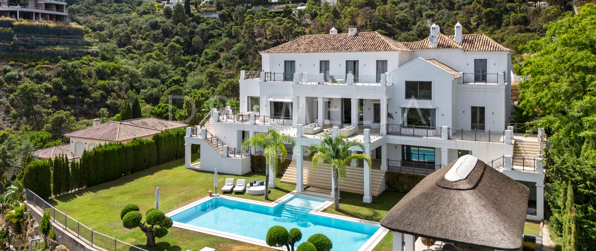 Magnifique maison de maître dans le prestigieux quartier d'El Madroñal avec une vue imprenable sur la mer, Marbella.