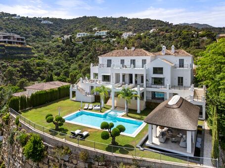 Storslått herskapshus i det prestisjefylte El Madroñal med fantastisk havutsikt, Marbella.