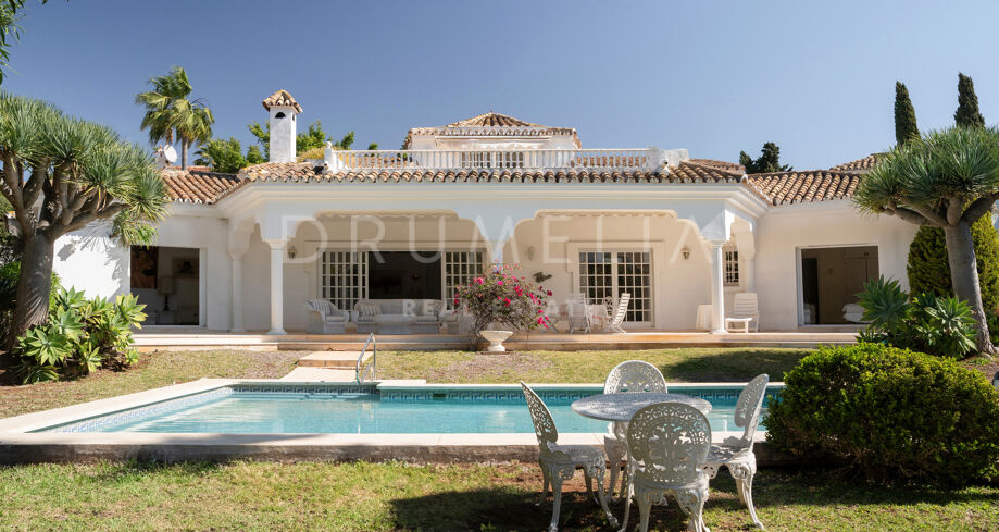 Charmante villa in Andalusische stijl met privézwembad in El Paraiso- de nieuwe Golden Mile in Estepona