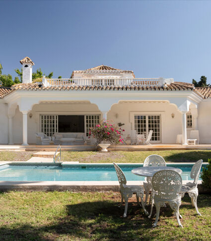 Charmig villa i andalusisk stil med privat pool i El Paraiso - den nya Golden Mile i Estepona