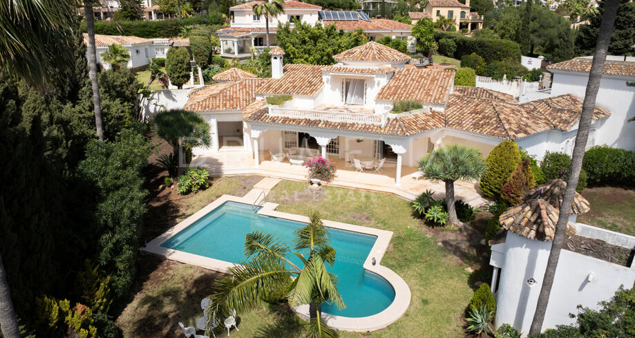 Charmante villa in Andalusische stijl met privézwembad in El Paraiso- de nieuwe Golden Mile in Estepona