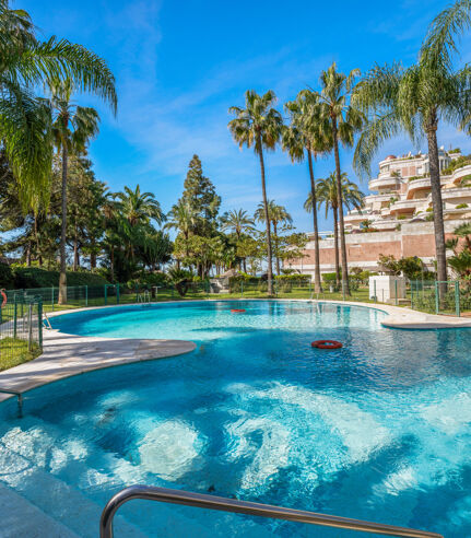 Puerto Banus- Ground Floor Duplex with Partial Sea Views in the Beachfront Residential of Gray D'Albion