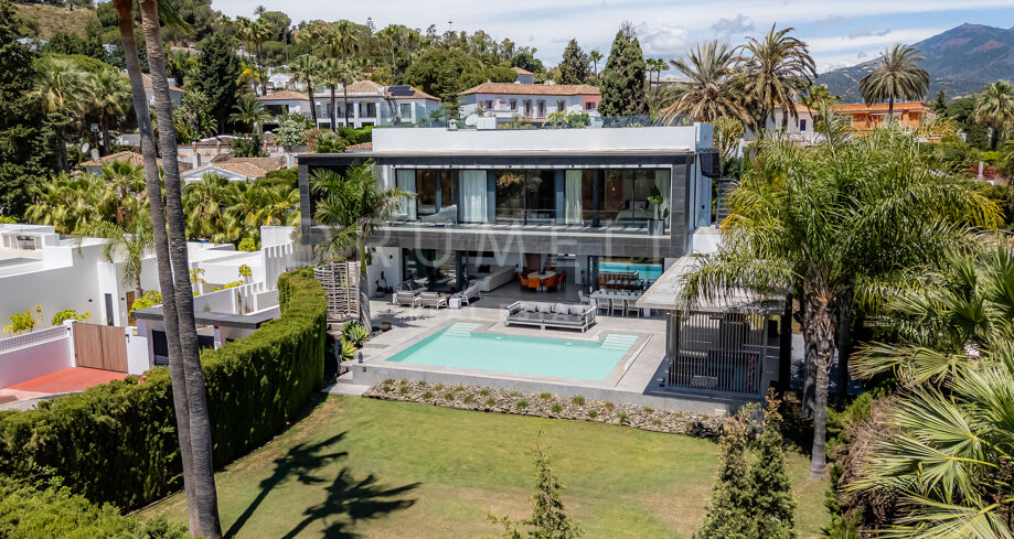 Las Brisas- Nueva Andalucía: Contemporary Sea Views Villa with Private Swimming Pool and Jacuzzi