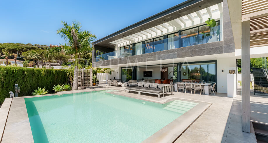 Las Brisas- Nueva Andalucía: Contemporary Sea Views Villa with Private Swimming Pool and Jacuzzi