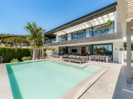 Las Brisas- Nueva Andalucia: Eigentijdse villa met panoramisch uitzicht op zee, privézwembad en jacuzzi