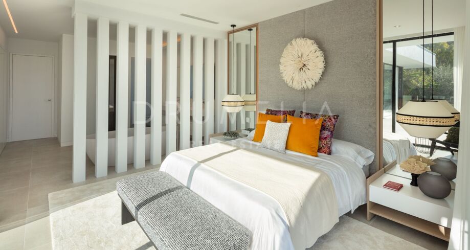 Modern 5-Bed Villa with Infinity Pool only Steps from The Valley Golf in Las Brisas- Nueva Andalucia