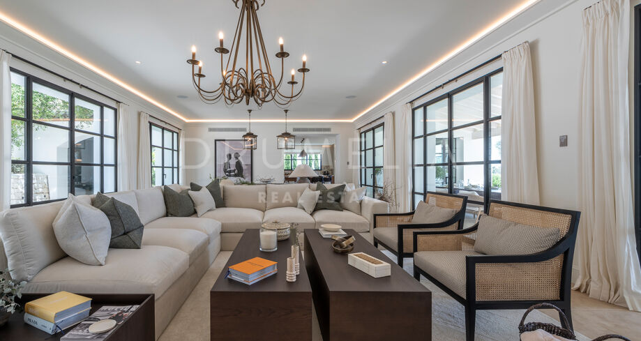 Luxury Villa with Panoramic Views and High Security in Marbella's Golden Mile, Cascada de Camojan