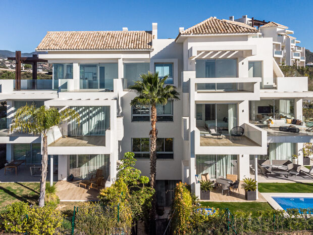 Ny Superb Frontline Golf Luxury Ground Floor Duplex under uppbyggnad i Marbella Hill Club