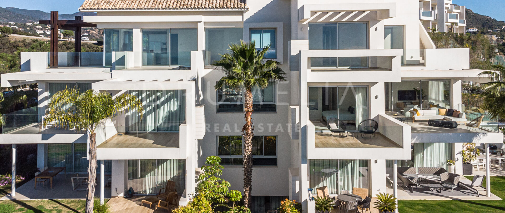 New Superb Frontline Golf Luxury Ground Floor Duplex under construction in Marbella Hill Club