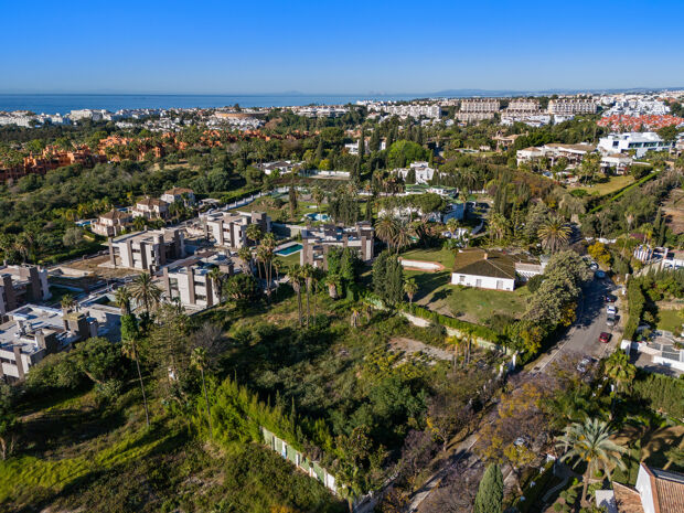 Exceptionell tomt i Atalaya de RIo Verde, gångavstånd till Puerto Banus Marbella