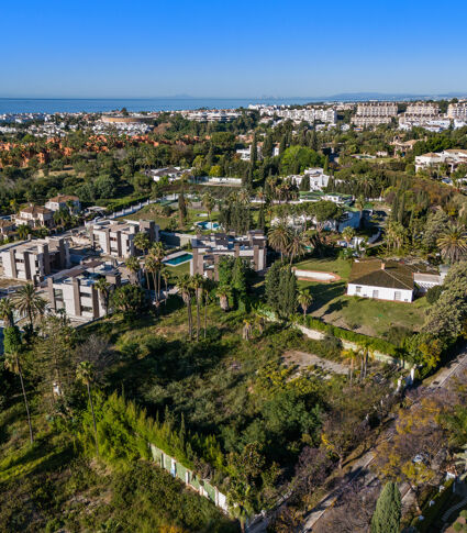 Wyjątkowa działka w Atalaya de RIo Verde, w odległości spaceru od Puerto Banus Marbella