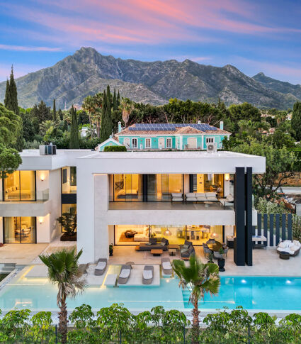 Upplev drömmen om Marbella: Helt ny modern villa på Golden Mile med gångavstånd till stranden och centrum