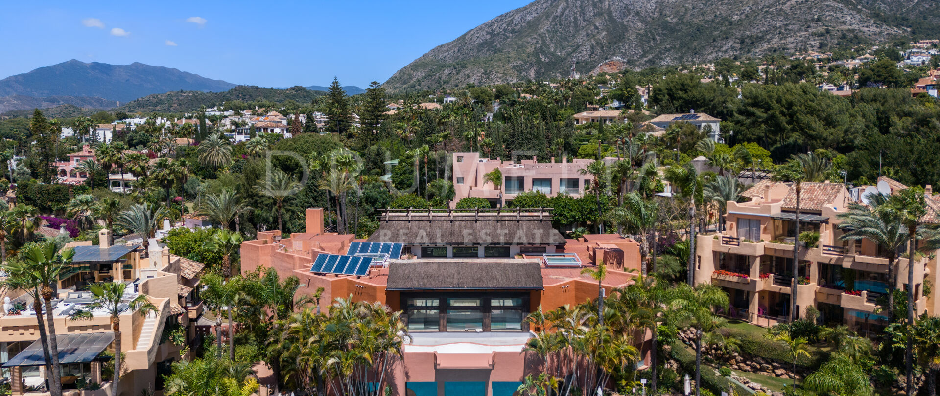 AHRA - Commercial premises situated in the prestigious Mansion Club, Marbella Golden Mile