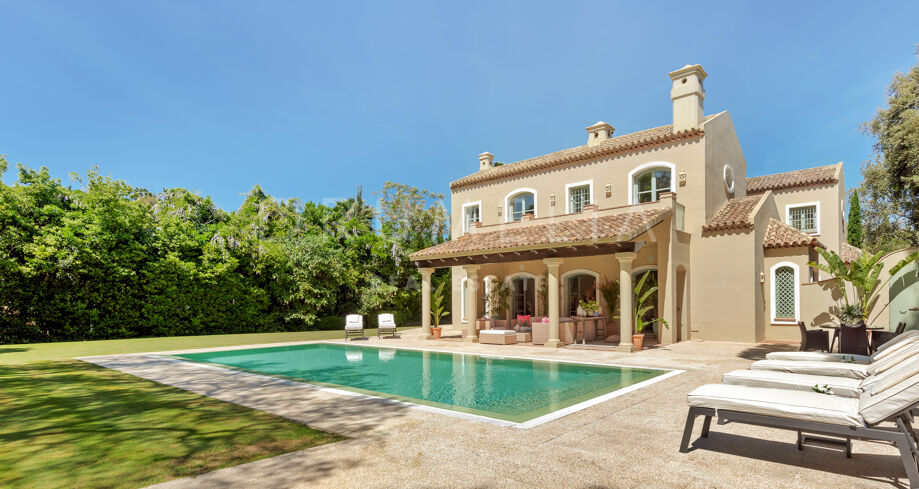 Cortijo-Style Villa with Infinity Pool and Separate Staff Quarters in Sotogrande