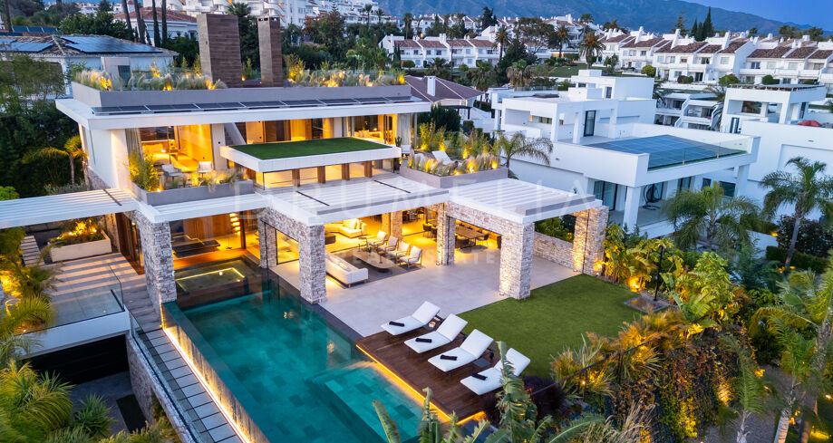 Gemme architecturale Moderne à Nueva Andalucia : 5 Chambres, Style de Vie Inégalé près de Puerto Banus