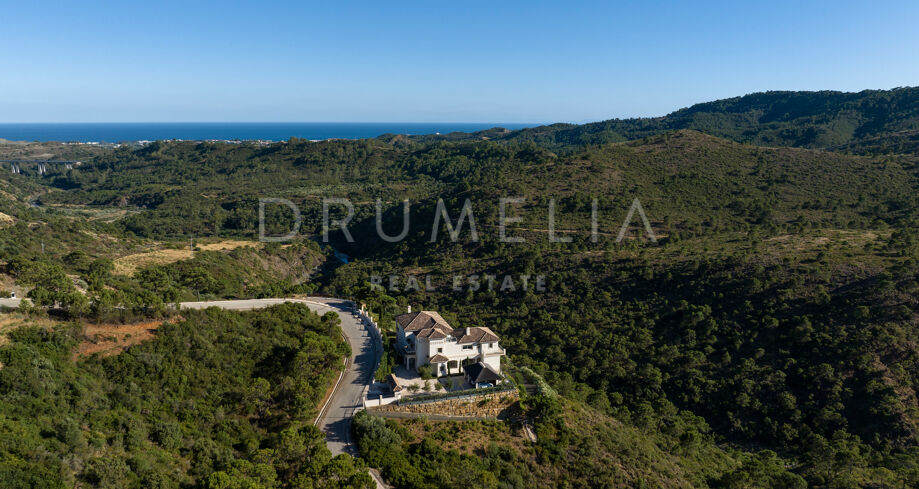 Villa exclusive de 6 chambres avec vue imprenable et équipements haut de gamme à Monte Mayor-Benahavis