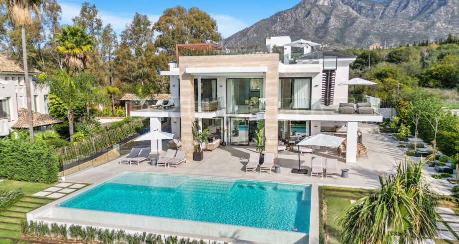 Luksusvilla i prestisjefylt inngjerdet område på Marbellas Golden Mile