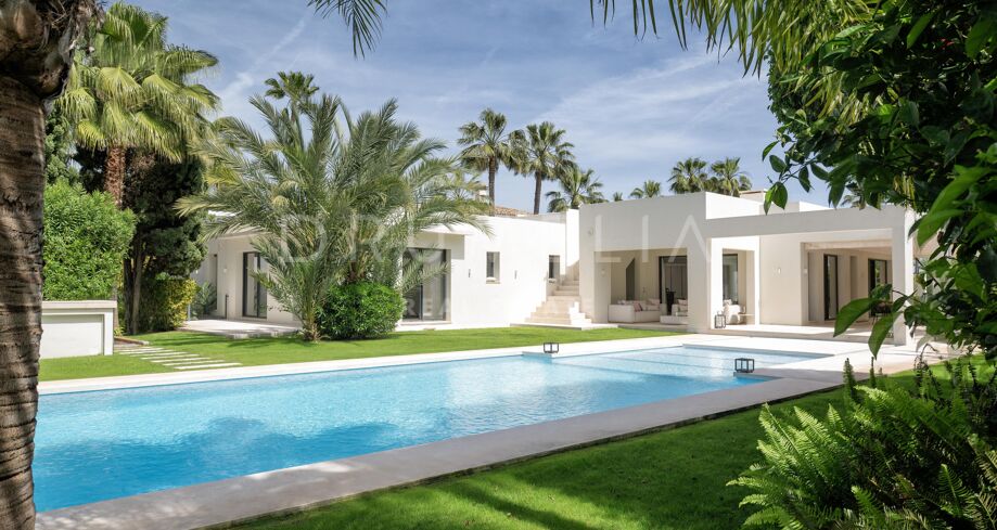 Luxe villa aan het strand gelegen in Marbesa, Marbella Oost