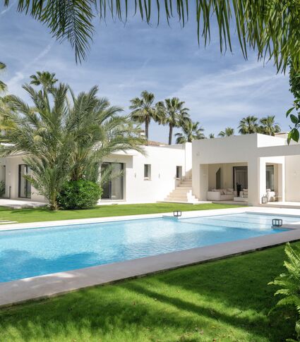 Moderna villa de lujo junto a la playa en Marbesa, Este de Marbella