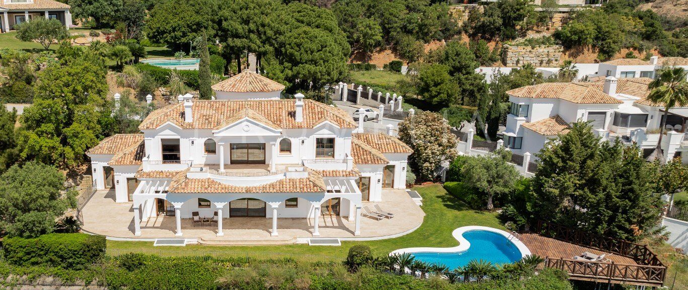 Exquisite Villa with Panoramic Sea and Mountain Views and Two Swimming Pools in Monte Mayor- Benahavis