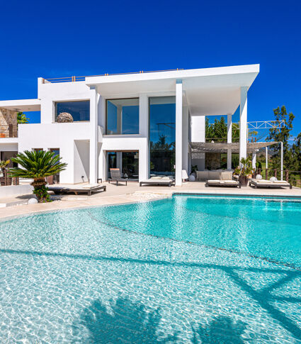 Moderne Villa mit atemberaubendem Meerblick zu verkaufen in la Alqueria, Marbella.