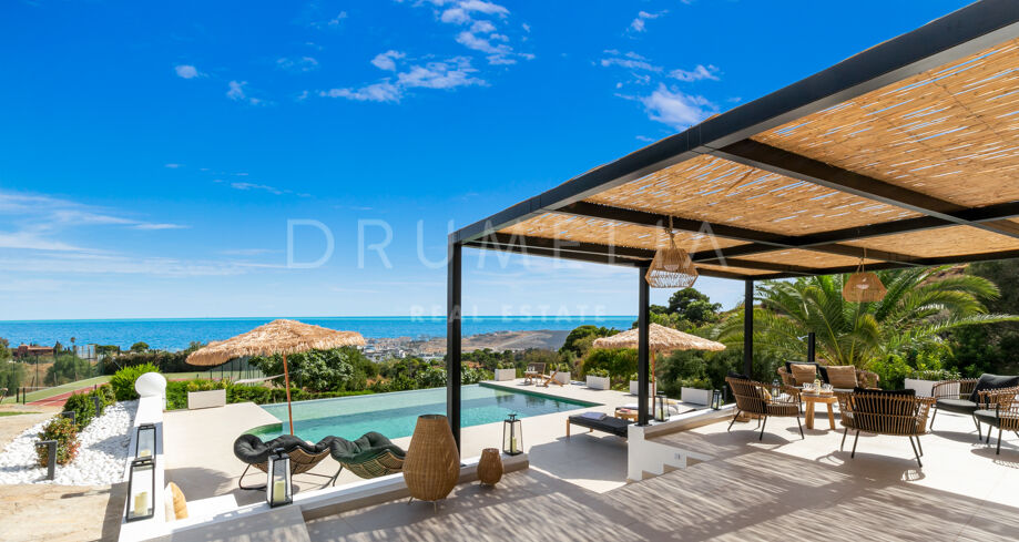 Exquisite Renovated Villa with Infinity Pool and Panoramic Mediterranean Views in Estepona