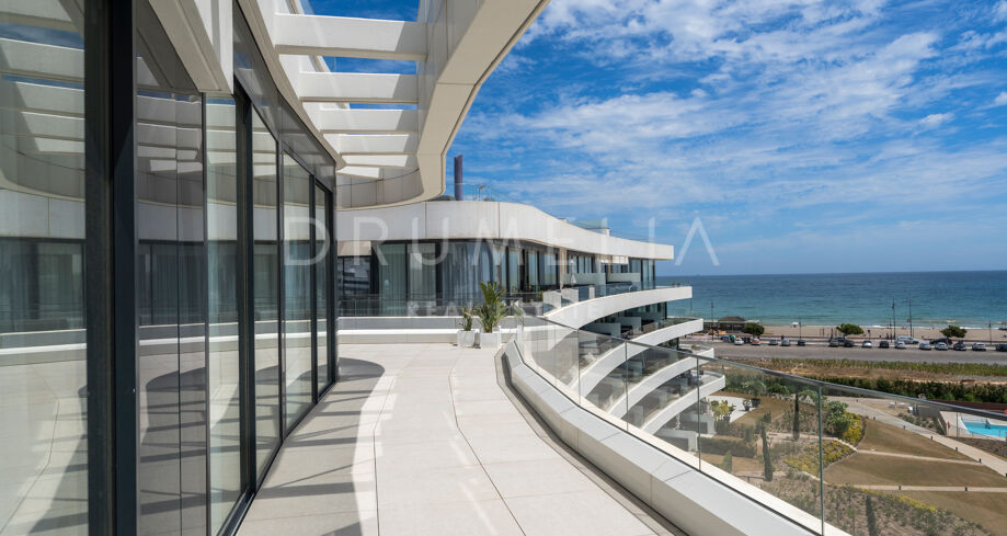 Prachtig penthouse aan het strand in Residencial Nereidas, Costa del Sol