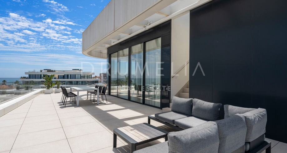 Prachtig penthouse aan het strand in Residencial Nereidas, Costa del Sol